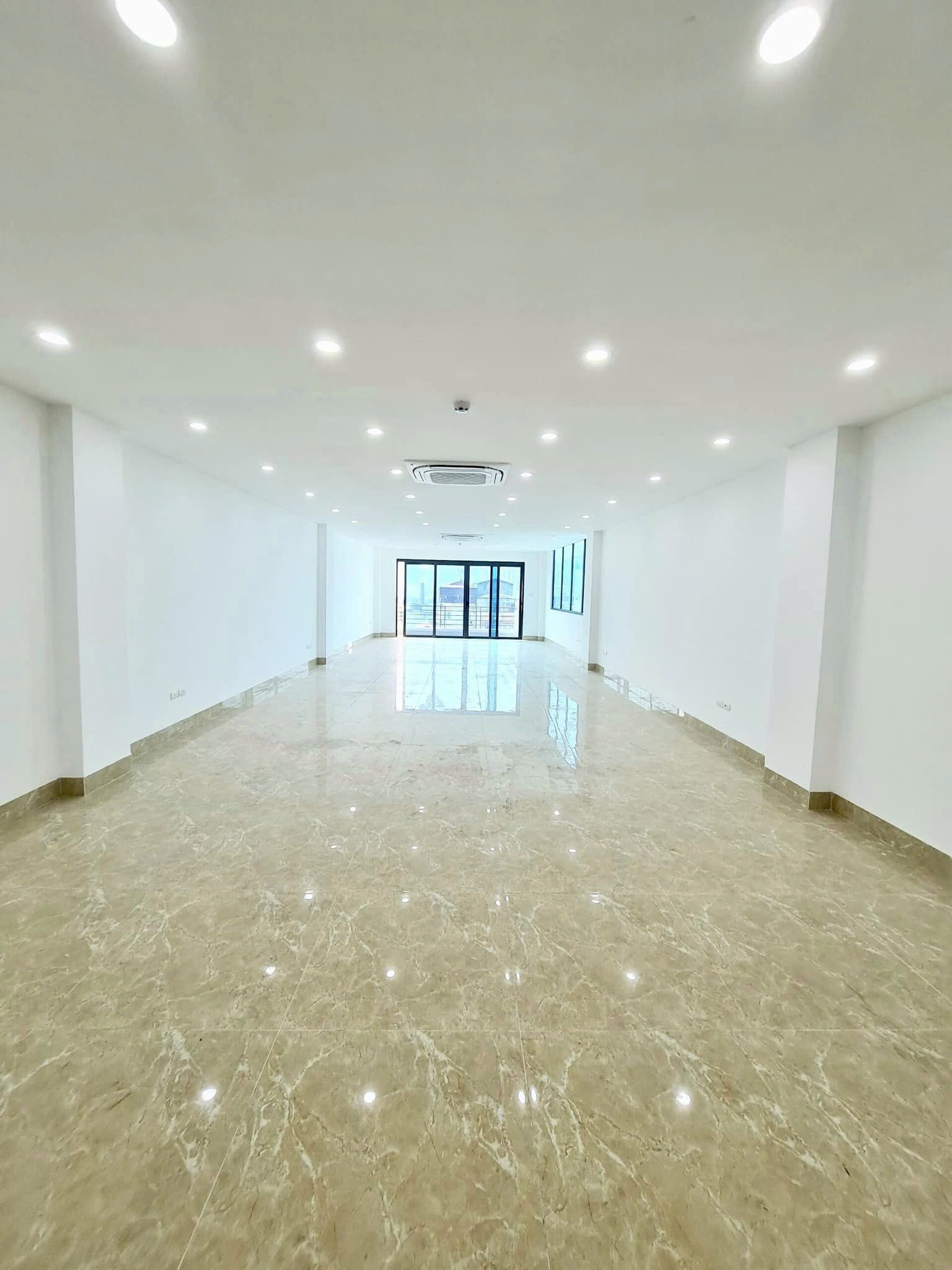 BÁN TÒA NHÀ MẶT PHỐ VĂN CAO, LIỄU GIAI - 105M x 6T THANG MÁY -DÒNG TIỀN 150TR/TH - 69.5 TỶ - Ảnh 1